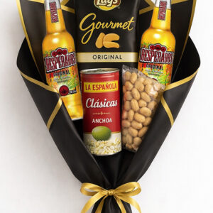 Esto no es un ramo: es una excusa elegante para liarla un poco (con Desperados).